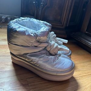 UGG space boots. Worn twice, practically new condition